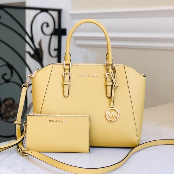 Michael Kors Handbags - NWT Michael Kors large Ciara handbag&wallet